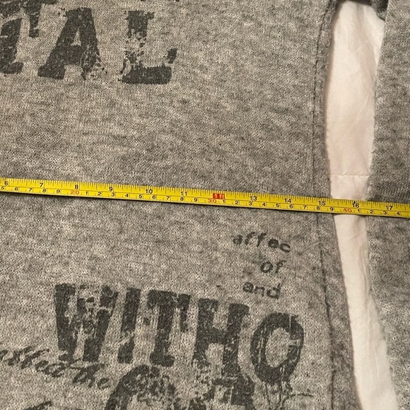 Distressed sweater - Picture 3 of 4